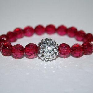 Beautiful Deep pink beaded bracelet 7"